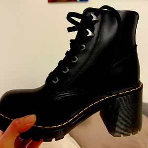 Brand new doc martens cannot walk in the heel! Never worn !!!